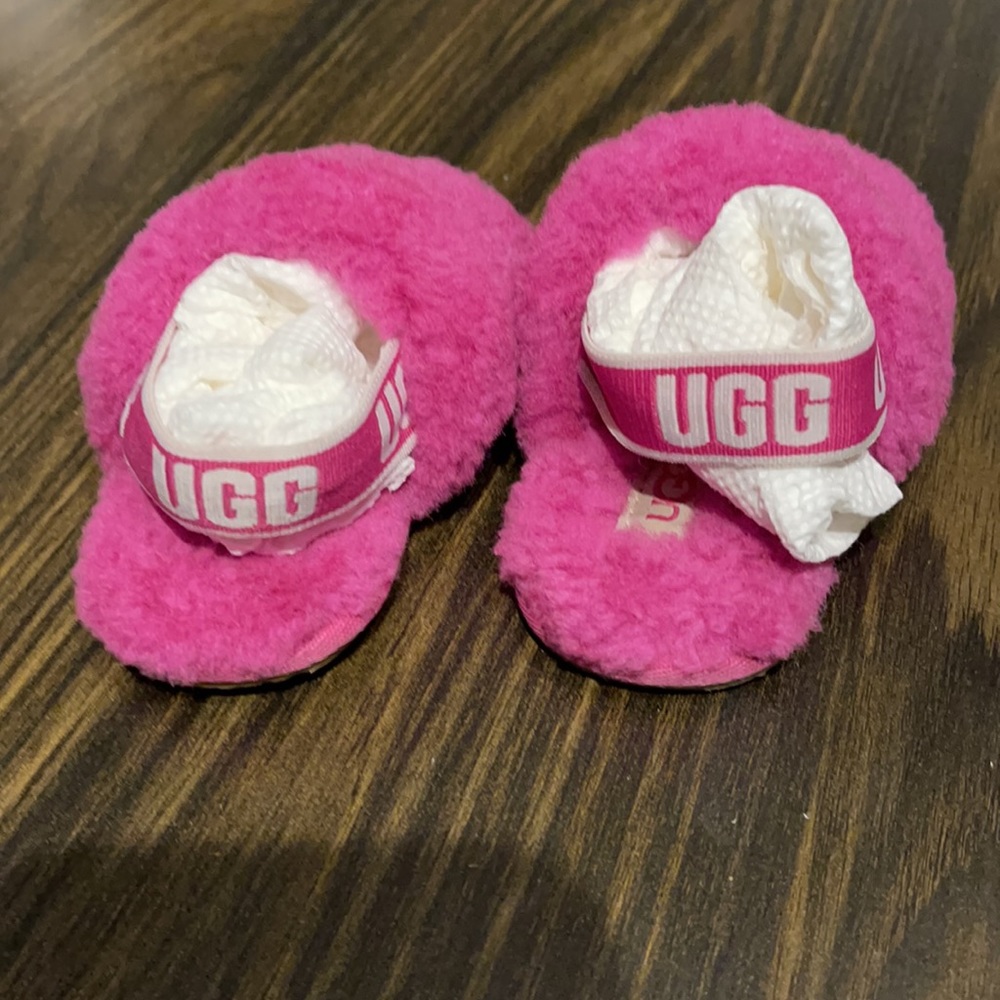 UGG - Picture 2 of 6